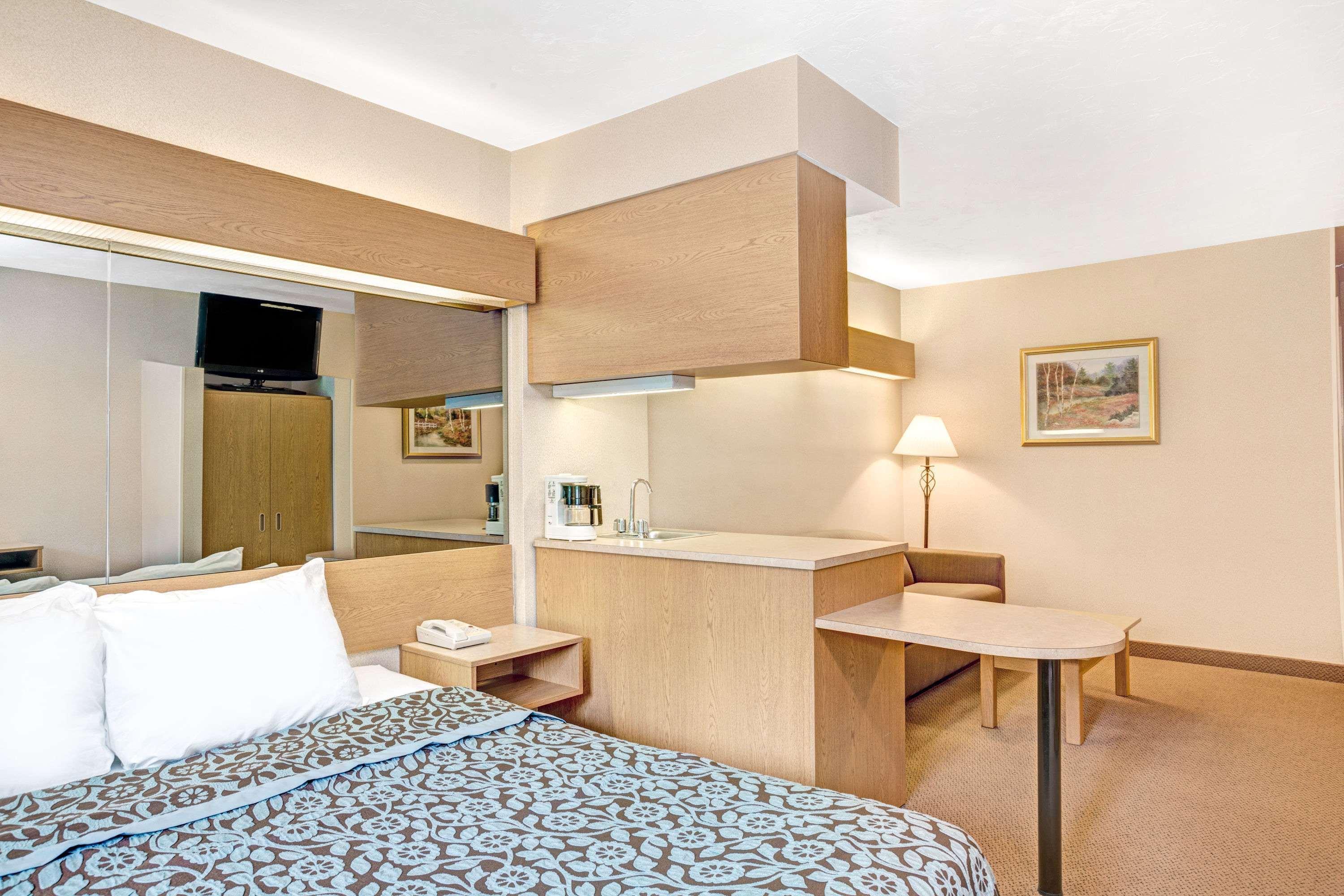 Days Inn By Wyndham Sturbridge Exterior foto